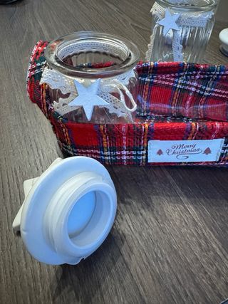 Cestino natalizio con 3 vasetti decorati