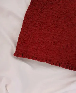 Abito bordeaux aderente con volant .Tg M