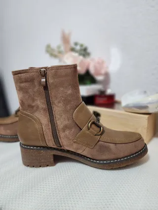 Botines marrones con hebilla