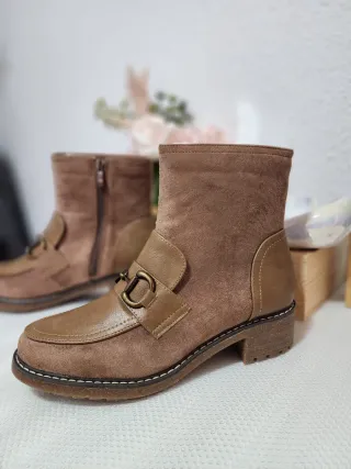 Botines marrones con hebilla