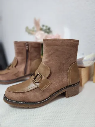 Botines marrones con hebilla