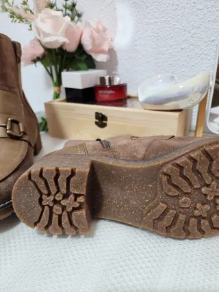 Botines marrones con hebilla