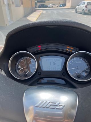 Piaggio MP3 500 LT Scooter Triciclo