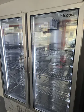 Nevera expositora Infricool 139x70x207