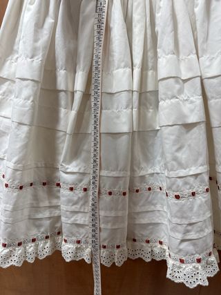 Enagua de niña blanca con volantes