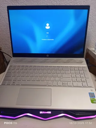 HP Pavilion Laptop Plata i5 8250U 12GB Ram