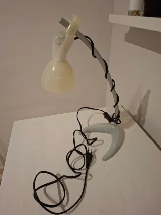 Lámpara de escritorio moderna