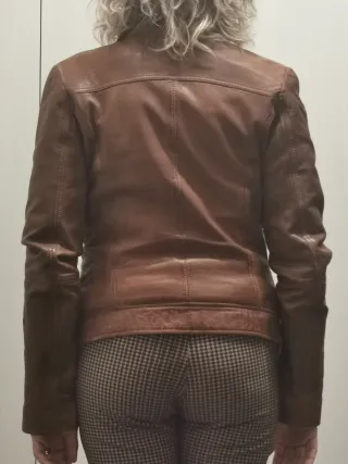 Giubbotto donna in pelle marca Lucchese.