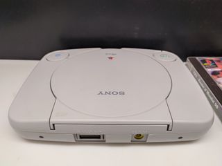 Sony PlayStation 1 PSOne SCPH-102 C-H-I.-P + FIFA