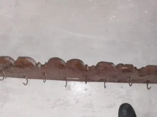 Colgador de madera antiguo decorativo