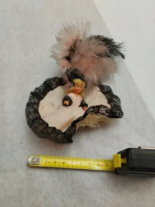 Pequeña muñeca souvenir París, vintage