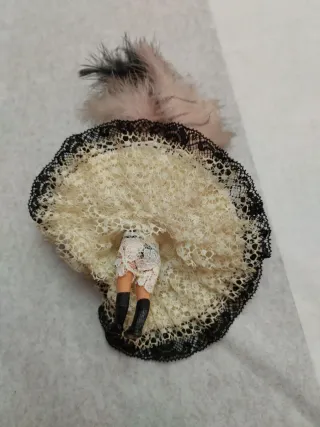 Pequeña muñeca souvenir París, vintage