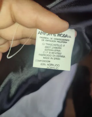 Abrigo largo de pelo negro