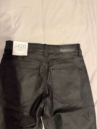 Pantalón negro Stradivarius