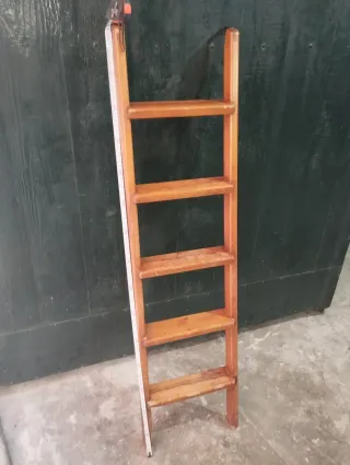 Escalera de madera