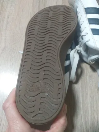 2 Pares Tenis Adidas Blancos y Beige