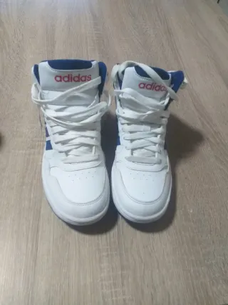 2 Pares Tenis Adidas Blancos y Beige