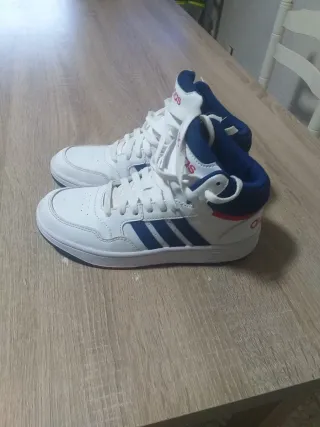 2 Pares Tenis Adidas Blancos y Beige