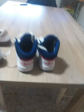 2 Pares Tenis Adidas Blancos y Beige