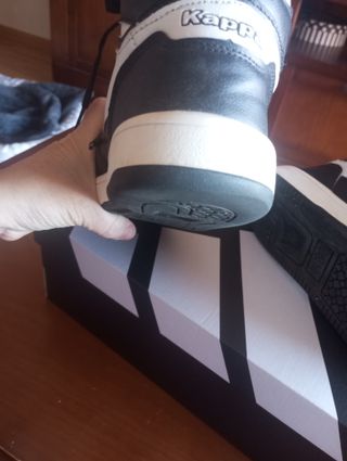 Zapatillas Kappa Bota Negra y Blanca