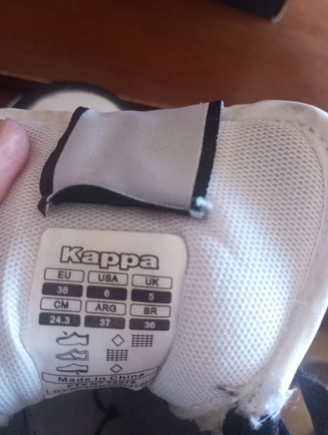 Zapatillas Kappa Bota Negra y Blanca