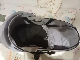 Capazo gris para cochecito de bebé