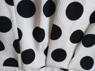 Falda lunares blanca y negra acampanada