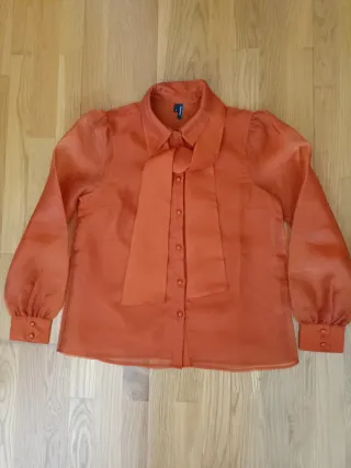 Blusa VERO MODA teja con lazada