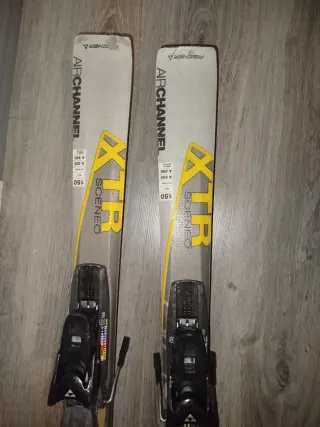 BOTAS+ ESQUIS. Bota talla 40 (26). Esquis de 150cm