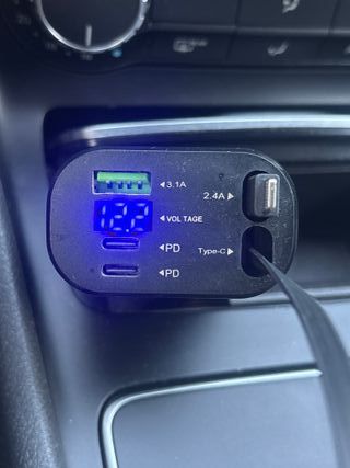 Cargador Coche USB PD Tipo C Voltímetro