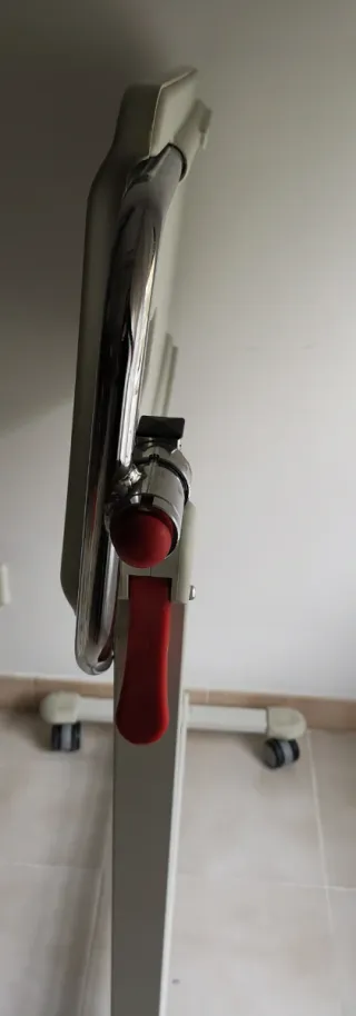 Mesa elevadora y giratoria para cama