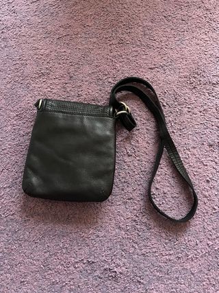 Bolso negro de piel