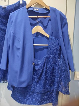 Traje azul: americana, falda y top