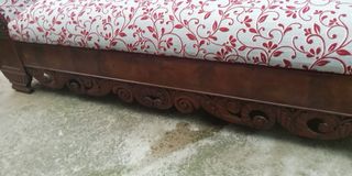 Sofá Isabelino Madera Tallada Caoba