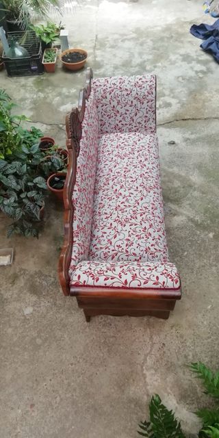 Sofá Isabelino Madera Tallada Caoba