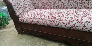 Sofá Isabelino Madera Tallada Caoba