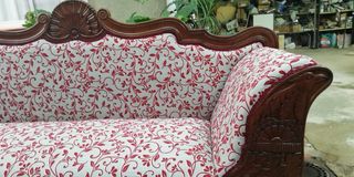 Sofá Isabelino Madera Tallada Caoba