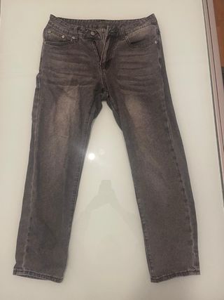 Pantalón vaquero gris