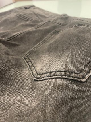 Pantalón vaquero gris