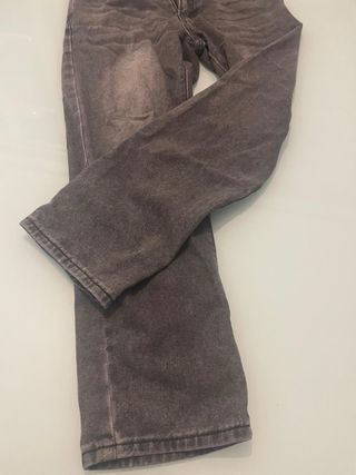 Pantalón vaquero gris