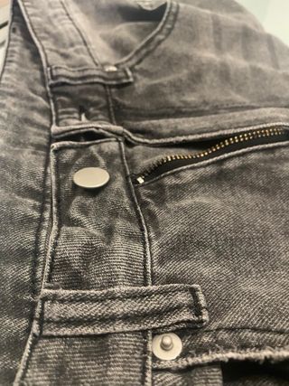 Pantalón vaquero gris