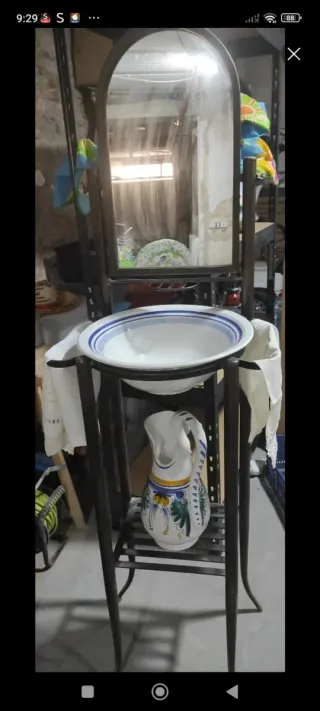 Palanganero con espejo y jarra