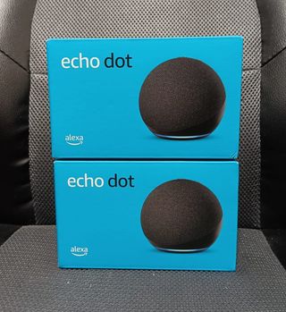 Confezione da 2 Amazon Echo Dot 5 Nero Nuovo, Alexa