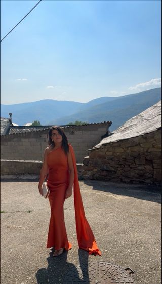 Vestido naranja invitada fiesta