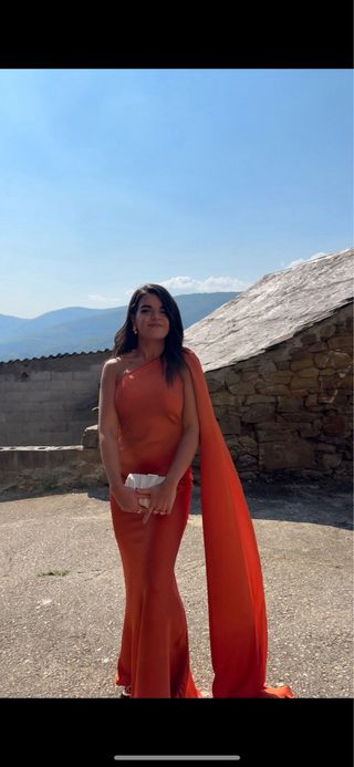 Vestido naranja invitada fiesta