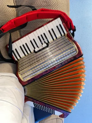 Acordeón Hohner Concerto II 72 bajos