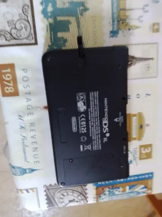 Nintendo DSi XL Amarilla