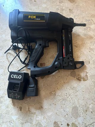Pistola Clavo Gas y Batería FOX by CELO