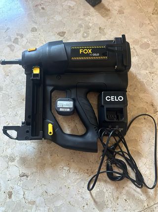 Pistola Clavo Gas y Batería FOX by CELO