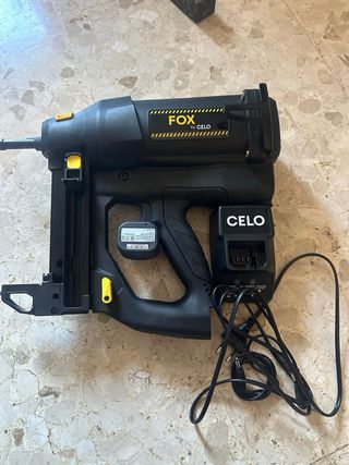 Pistola Clavo Gas y Batería FOX by CELO